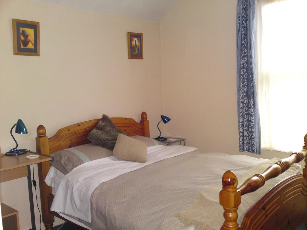 Crestwell House Bed & Breakfast Eastleigh Room photo